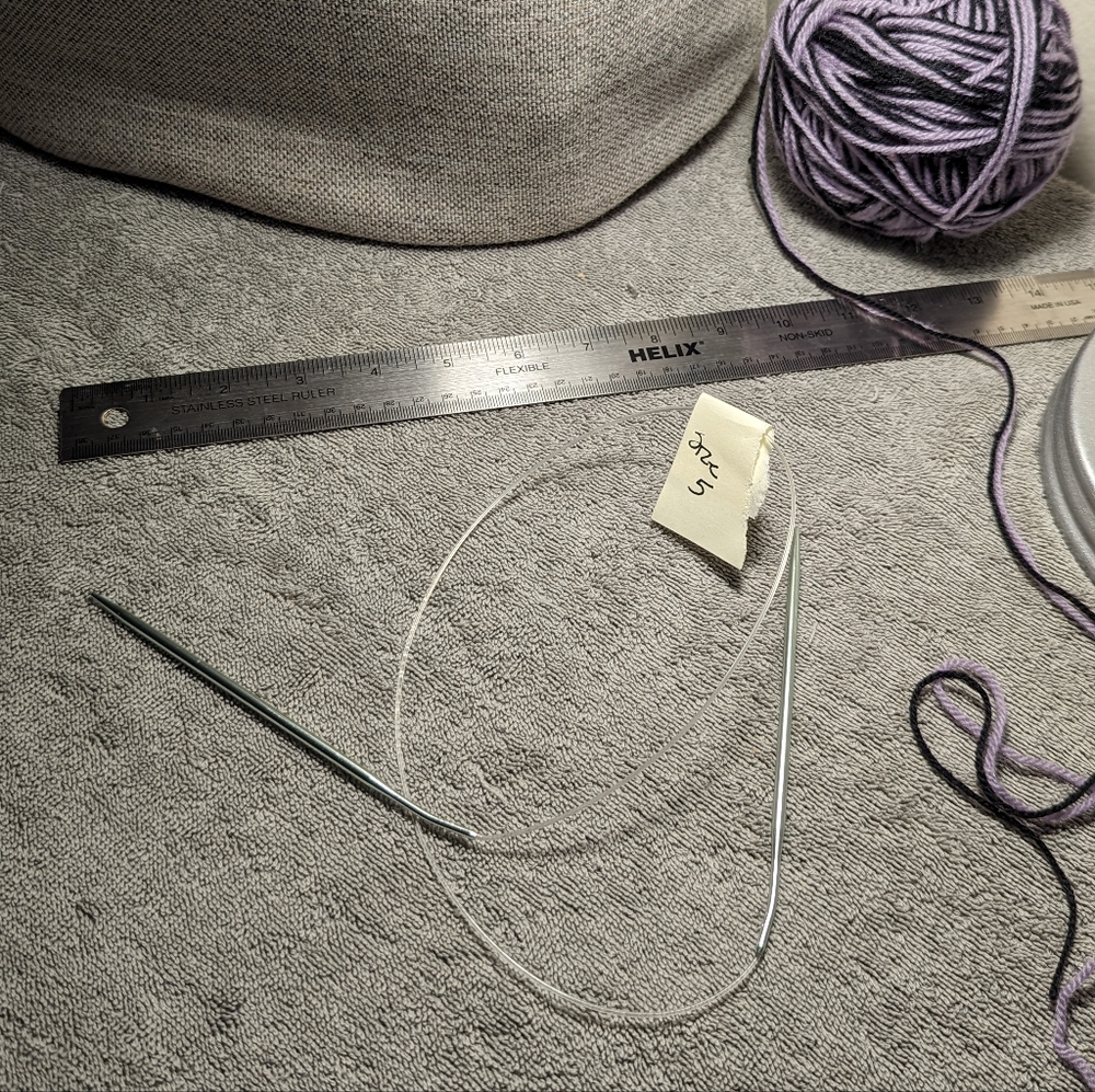 KNITTING NEEDLES Circular US 5 Metal with 29in Cable